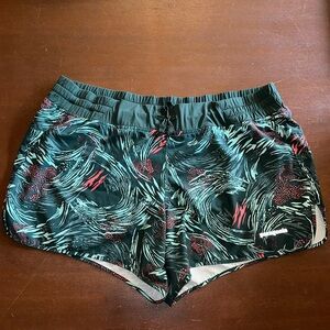 Patagonia women’s summer shorts // athletic // speedy style // size Large